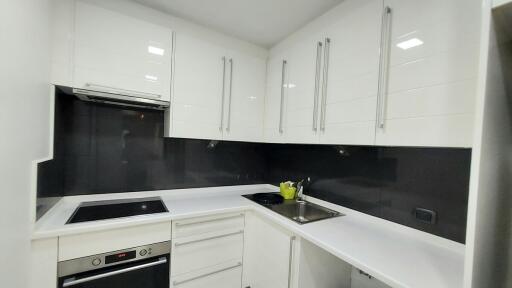 Renovated Large Condo Sukhumvit 11