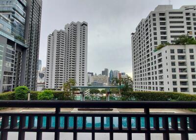 Renovated Large Condo Sukhumvit 11