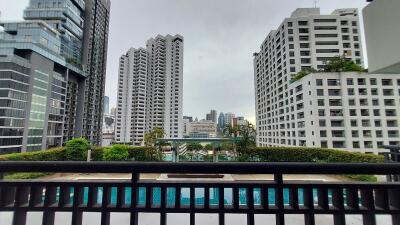 Renovated Large Condo Sukhumvit 11