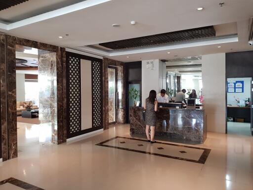 Renovated Large Condo Sukhumvit 11