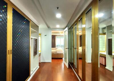 Renovated Large Condo Sukhumvit 11