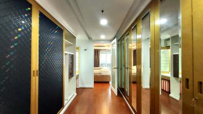 Renovated Large Condo Sukhumvit 11