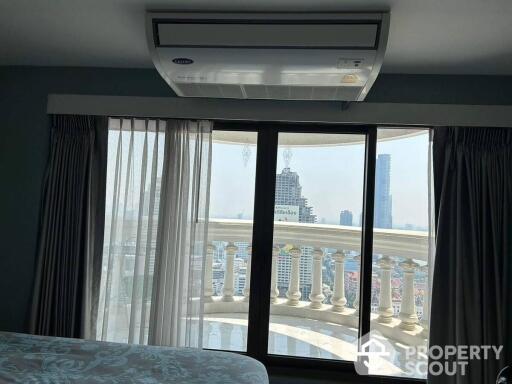 1-BR Condo at Nusa State Tower Condominium near BTS Saphan Taksin