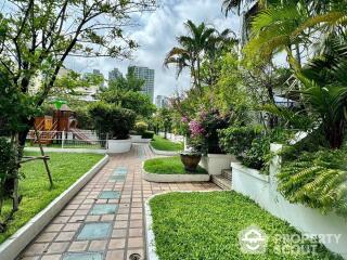 4-BR Townhouse at The Natural Place near MRT Phetchaburi