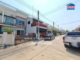 View of the front of a residential building and street