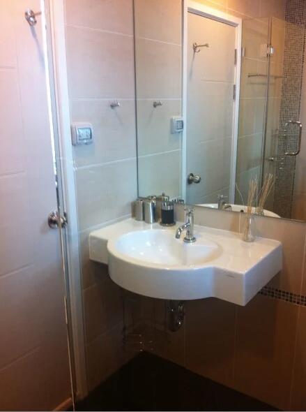 Modern bathroom with sink and mirror