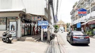 Street view with convenience store