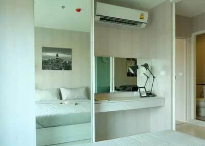 Bedroom with built-in furniture and wall-mounted air conditioner