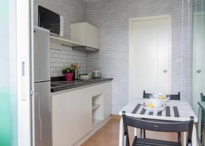 Modern kitchen with dining area