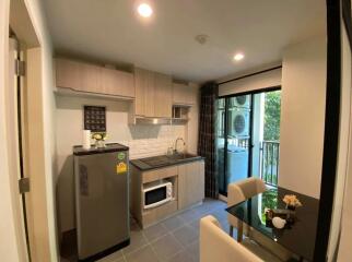 Modern kitchen with dining area