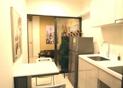 Modern kitchen with dining area