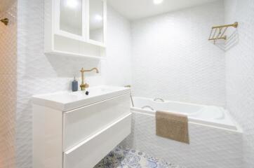Modern bathroom with white vanity and bathtub