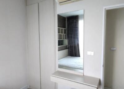 Modern bedroom with air conditioning and a large mirror