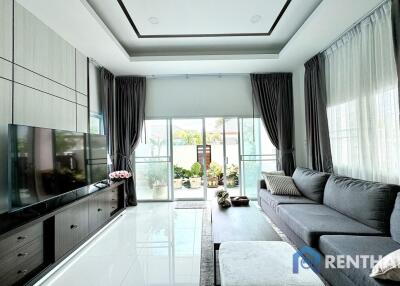 Urgent Sale! A fully furnished pool villa Pattaya