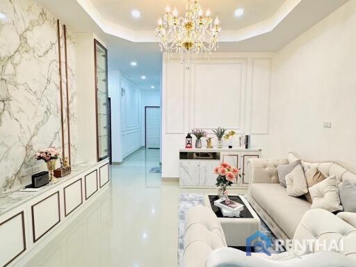 Corner unit house with big garden for sale 4.5 million baht