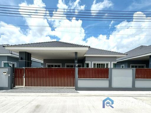 Minimal family house at Huai yai