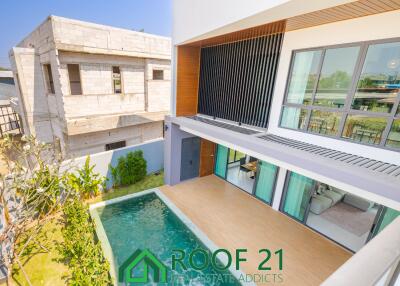 Smart Home Luxurious Modern Pool Villa for Sale and Rent 3 Bedrooms in Huaiyai, Pattaya Close to The Beach