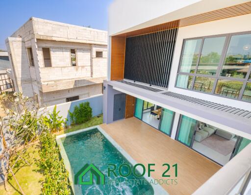 Smart Home Luxurious Modern Pool Villa for Sale and Rent 3 Bedrooms in Huaiyai, Pattaya Close to The Beach