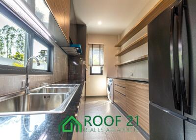 Smart Home Luxurious Modern Pool Villa for Sale and Rent 3 Bedrooms in Huaiyai, Pattaya Close to The Beach