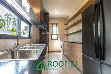 Smart Home Luxurious Modern Pool Villa for Sale and Rent 3 Bedrooms in Huaiyai, Pattaya Close to The Beach