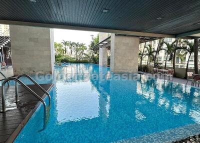 3 Bedrooms Modern Condo with balcony on high floor very close to Phrom Phong BTS, Watthana