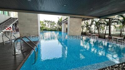 3 Bedrooms Modern Condo with balcony on high floor very close to Phrom Phong BTS, Watthana