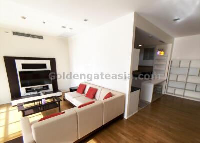 3 Bedrooms Modern Condo with balcony on high floor very close to Phrom Phong BTS, Watthana