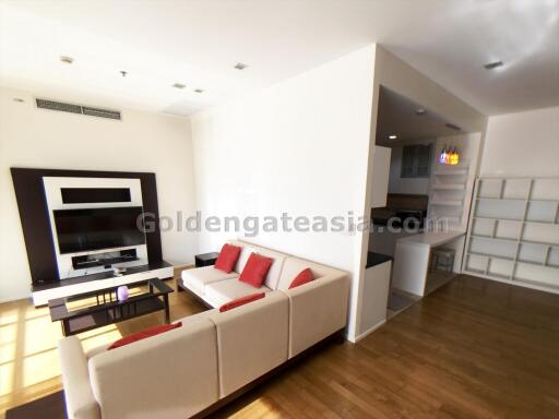 3 Bedrooms Modern Condo with balcony on high floor very close to Phrom Phong BTS, Watthana