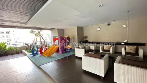 3 Bedrooms Modern Condo with balcony on high floor very close to Phrom Phong BTS, Watthana