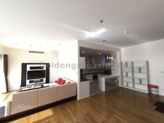 3 Bedrooms Modern Condo with balcony on high floor very close to Phrom Phong BTS, Watthana