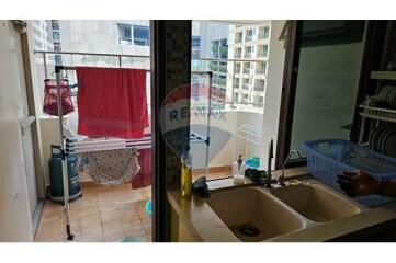 well maintained and spacious condo in the heart of the city for sale