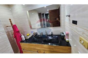 well maintained and spacious condo in the heart of the city for sale