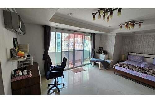 well maintained and spacious condo in the heart of the city for sale