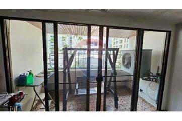 well maintained and spacious condo in the heart of the city for sale