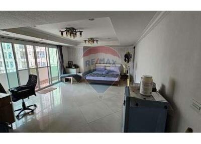 well maintained and spacious condo in the heart of the city for sale