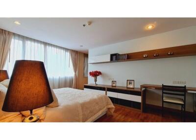 Spacious 2 bedrooms Sukhumvit 24 FOR RENT Next to Park