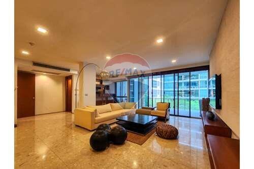 Pet-friendly low rise 3 bed condo near BTS Phra Khanong.