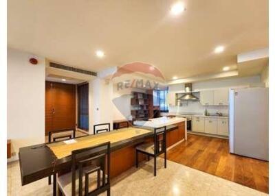 Pet-friendly low rise 3 bed condo near BTS Phra Khanong.