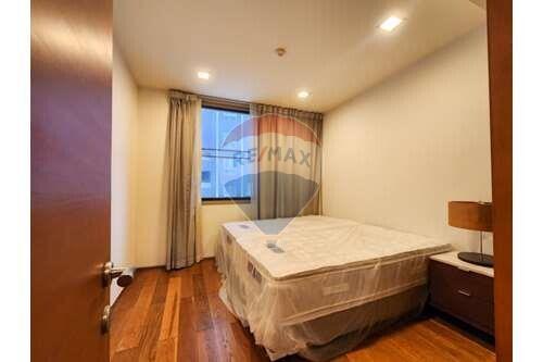 Pet-friendly low rise 3 bed condo near BTS Phra Khanong.