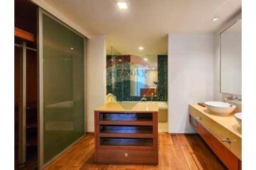 Pet-friendly low rise 3 bed condo near BTS Phra Khanong.