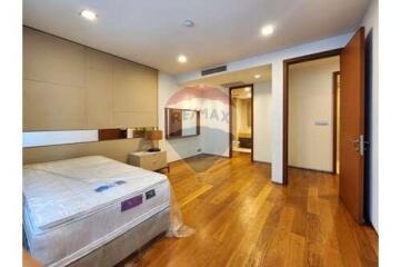 Pet-friendly low rise 3 bed condo near BTS Phra Khanong.