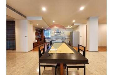 Pet-friendly low rise 3 bed condo near BTS Phra Khanong.