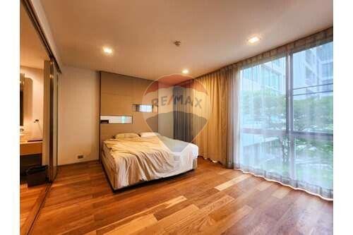 Pet-friendly low rise 3 bed condo near BTS Phra Khanong.