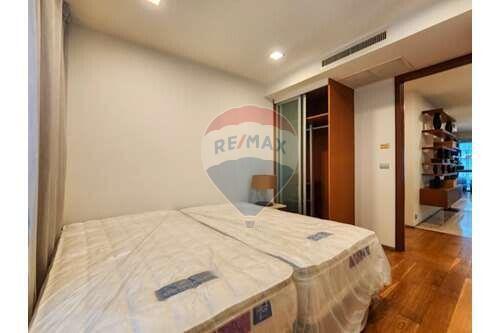 Pet-friendly low rise 3 bed condo near BTS Phra Khanong.