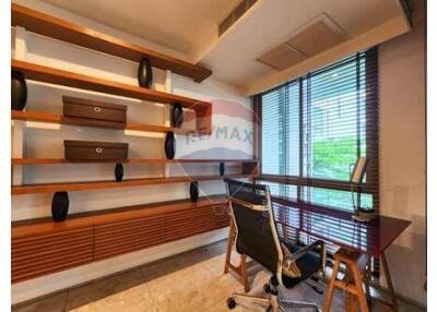 Pet-friendly low rise 3 bed condo near BTS Phra Khanong.