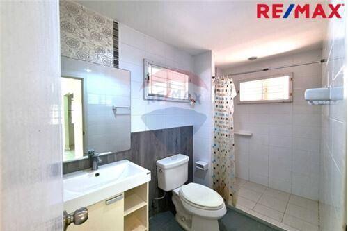 129 Sqm., 2 Beds Townhouse listed for ฿ 3,000,000.