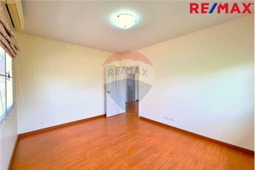 129 Sqm., 2 Beds Townhouse listed for ฿ 3,000,000.