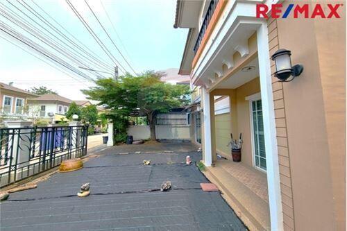 129 Sqm., 2 Beds Townhouse listed for ฿ 3,000,000.