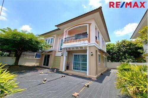 129 Sqm., 2 Beds Townhouse listed for ฿ 3,000,000.