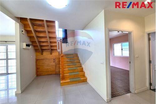 129 Sqm., 2 Beds Townhouse listed for ฿ 3,000,000.